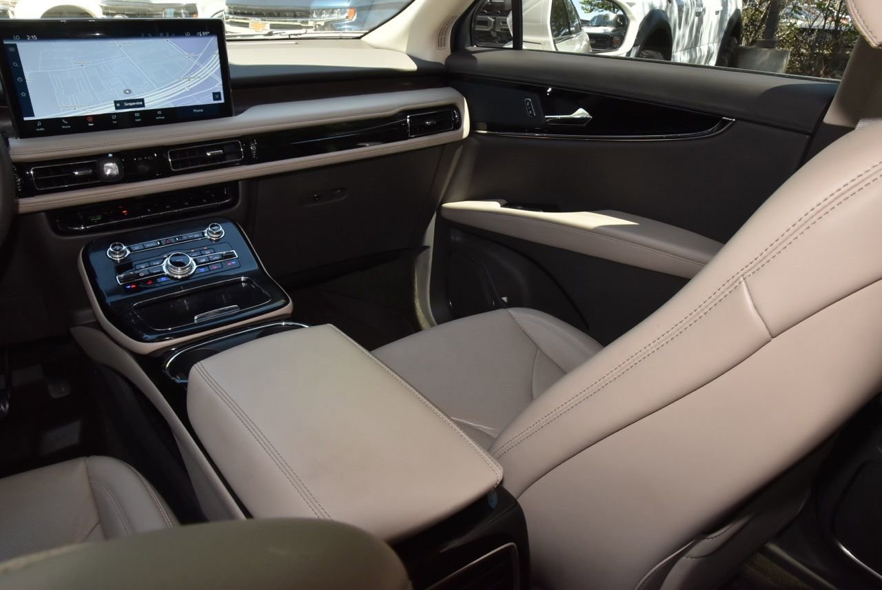 Used 2023 Lincoln Nautilus Reserve image 17