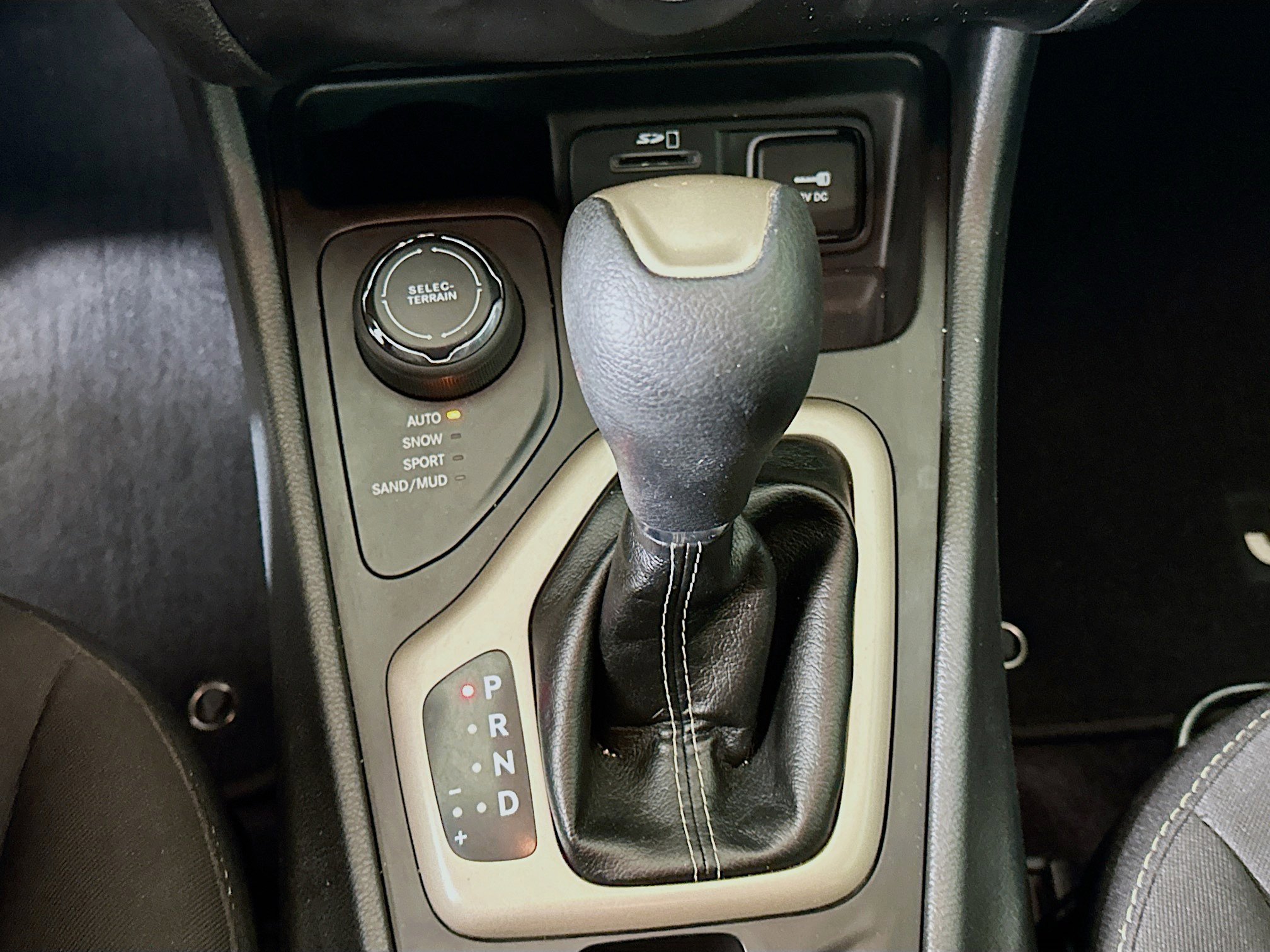 Used 2016 Jeep Cherokee Sport image 23