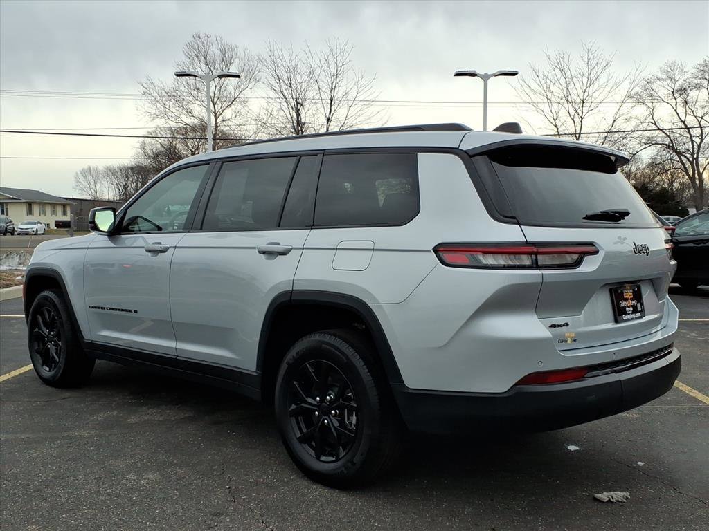 Used 2024 Jeep Grand Cherokee L Laredo image 10
