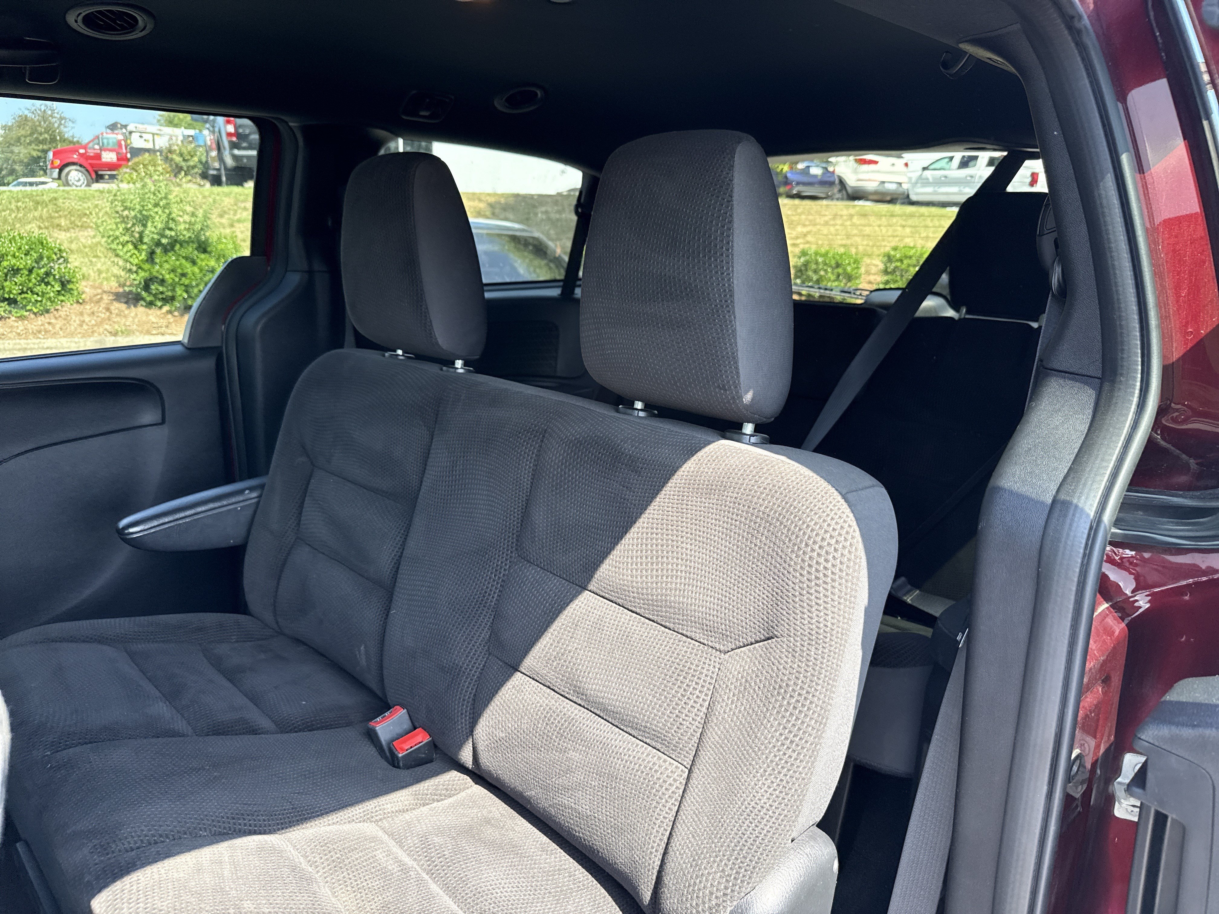 Used 2019 Dodge Grand Caravan SE FWD image 31