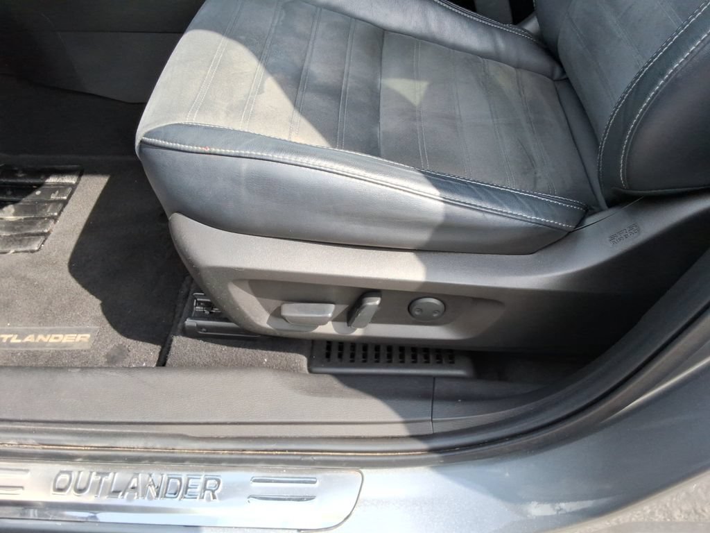 Used 2022 Mitsubishi Outlander SE AWD/4WD image 21