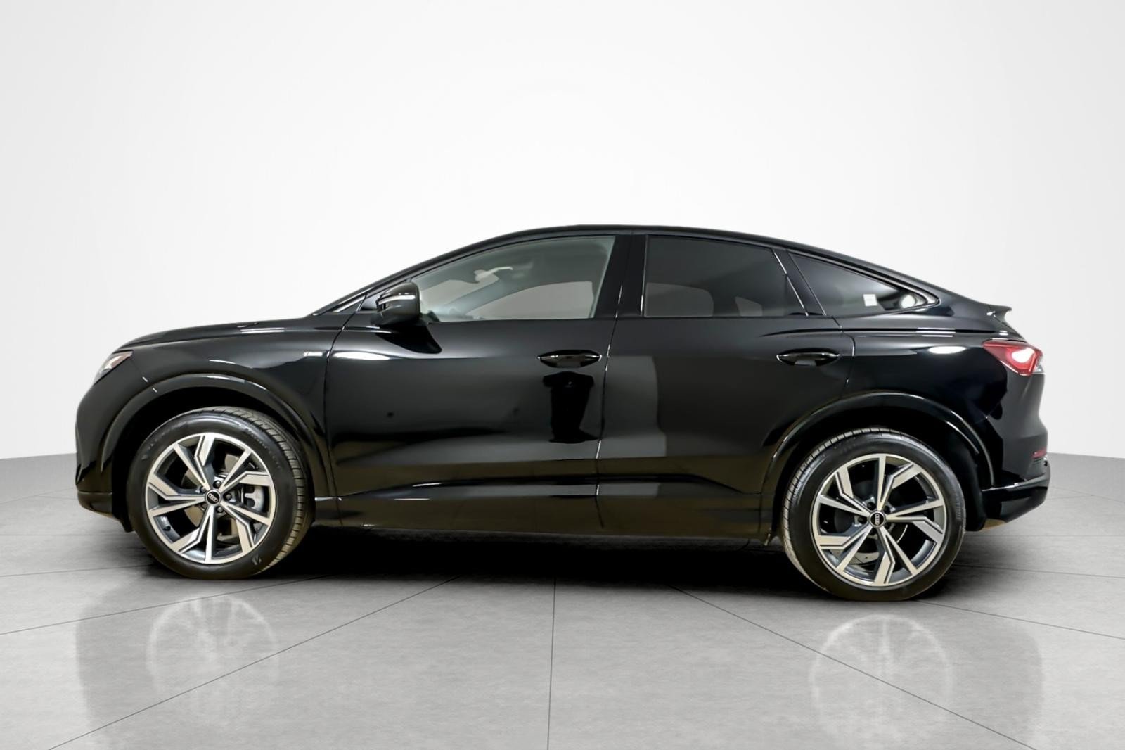 Certified 2023 Audi Q4 e-tron Premium w/ Convenience Package AWD/4WD image 2