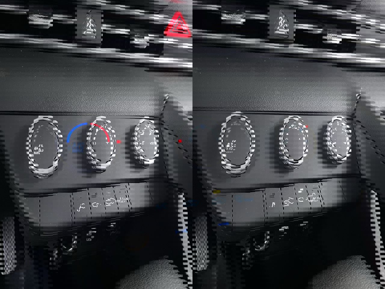 Used 2021 Hyundai Elantra SE image 16