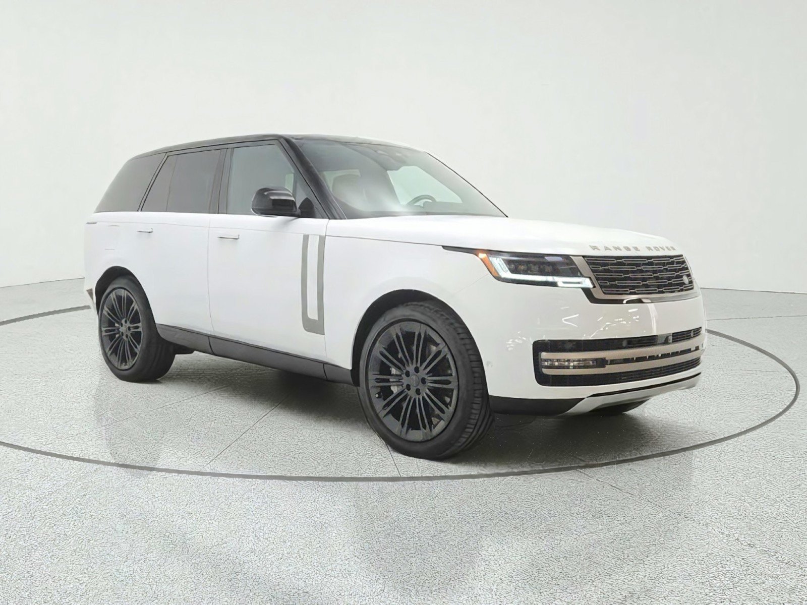 Used 2026 Land Rover Range Rover SE AWD/4WD image 3