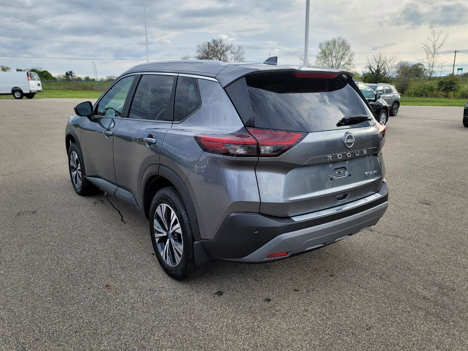 Used 2023 Nissan Rogue SV w/ SV Premium B Package AWD/4WD image 3