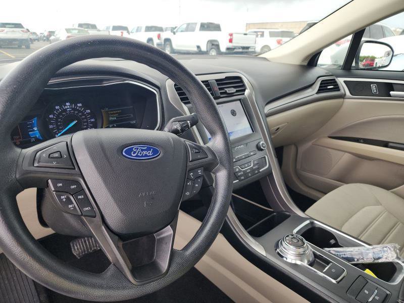 Used 2020 Ford Fusion SE w/ Fleet SE Value Package image 4