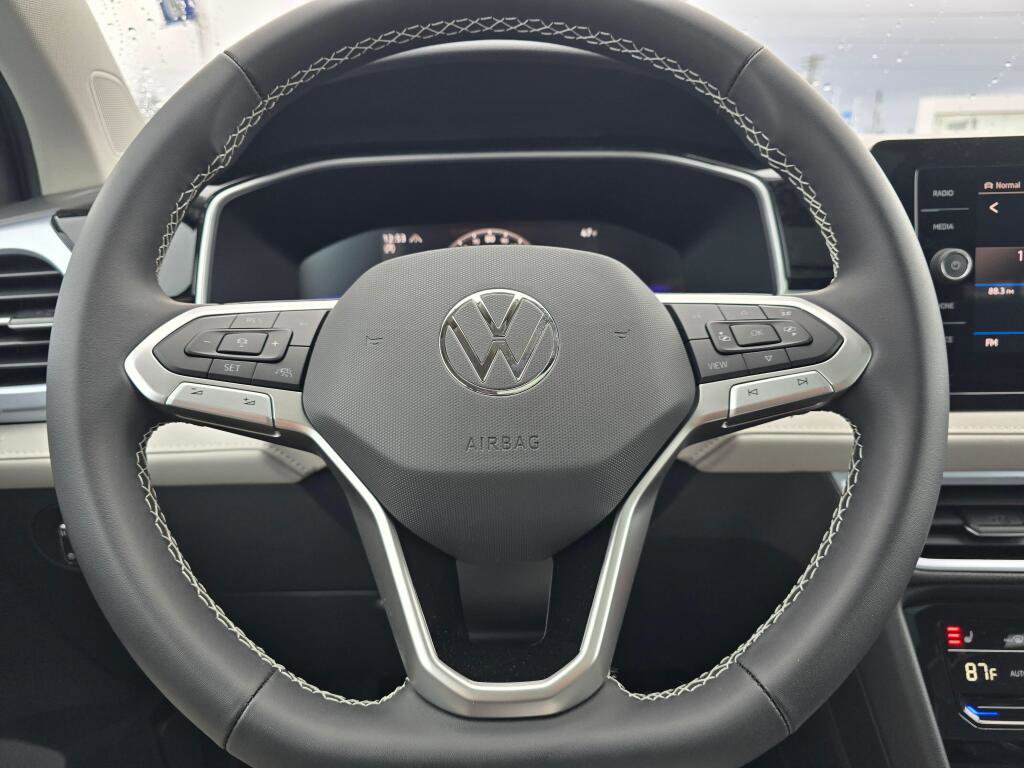 New 2026 Volkswagen Taos SE image 24