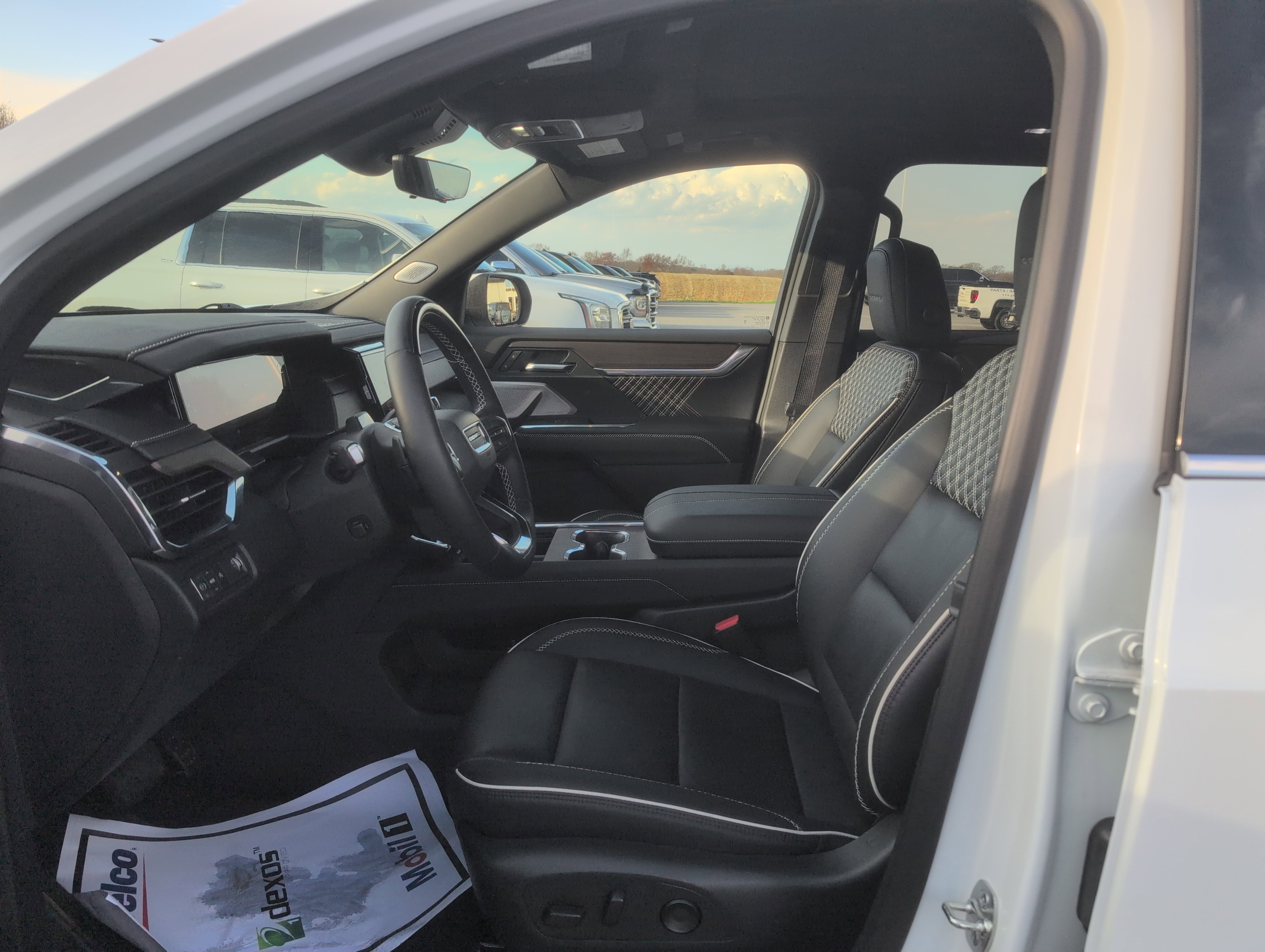 Used 2025 GMC Acadia Denali w/ Super Cruise Package image 18