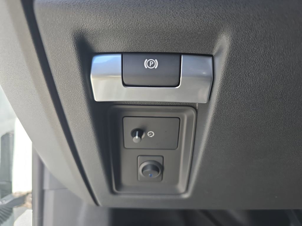 New 2026 Land Rover Defender 110 V8 image 25