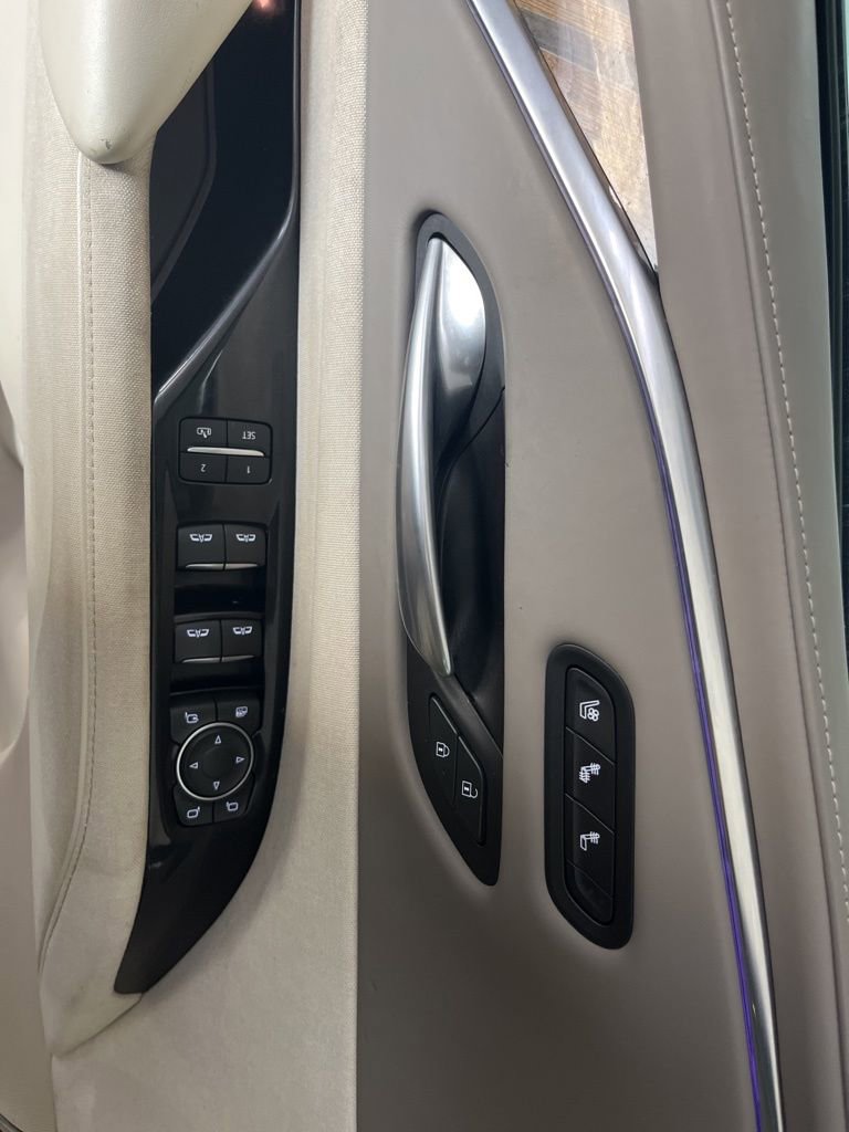 Used 2021 Cadillac Escalade Premium Luxury Platinum AWD/4WD image 56