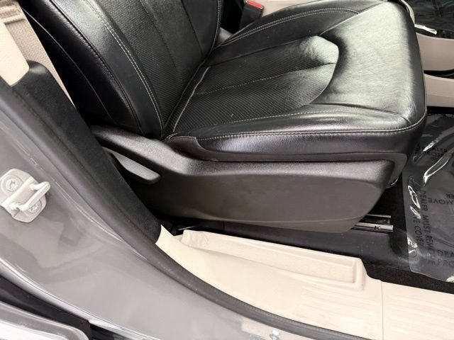 Used 2022 Chrysler Pacifica Touring-L FWD image 22