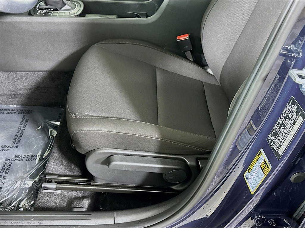 Certified 2025 Hyundai Kona SE image 25
