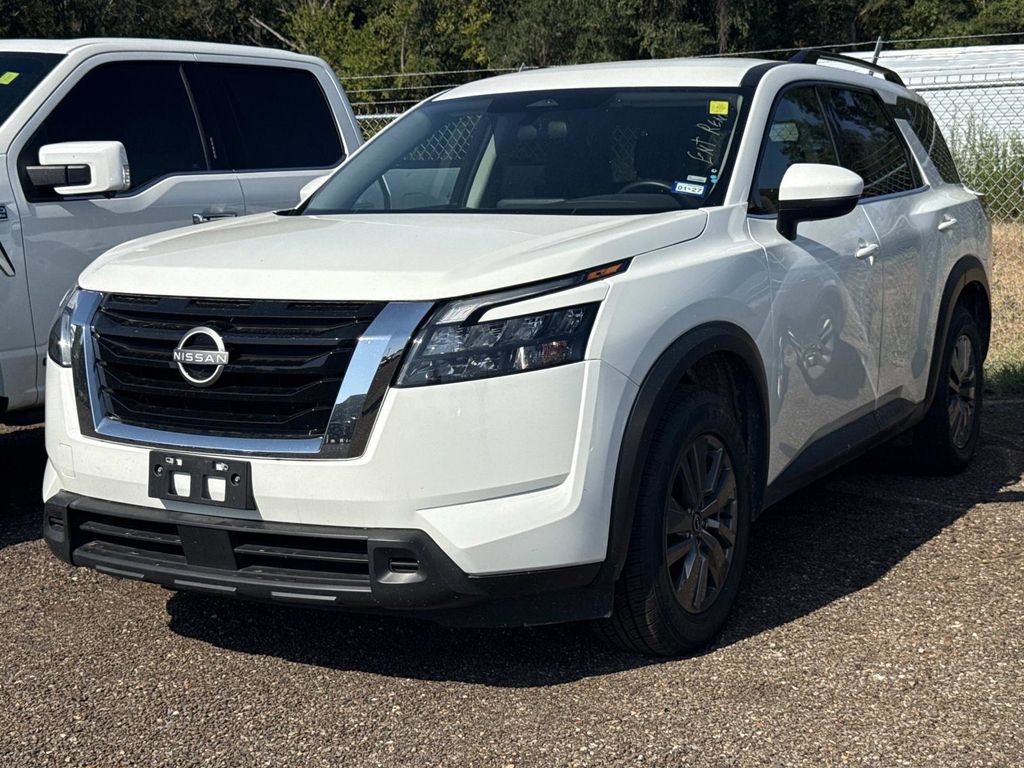 Used 2025 Nissan Pathfinder SV FWD image 3