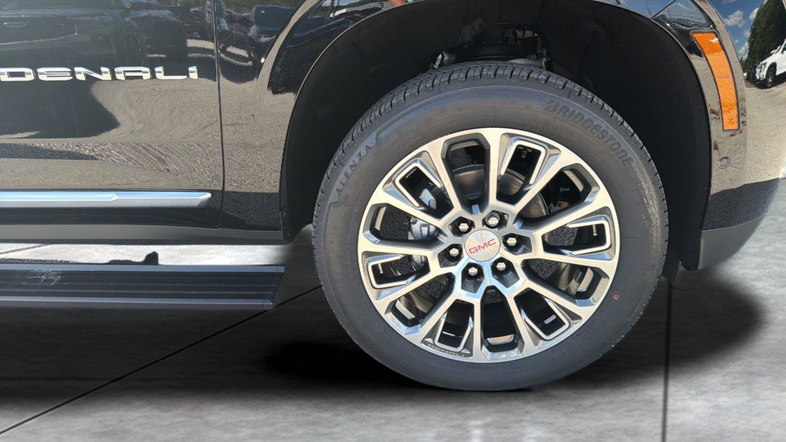 New 2026 GMC Yukon XL Denali w/ Denali Reserve Package AWD/4WD image 30