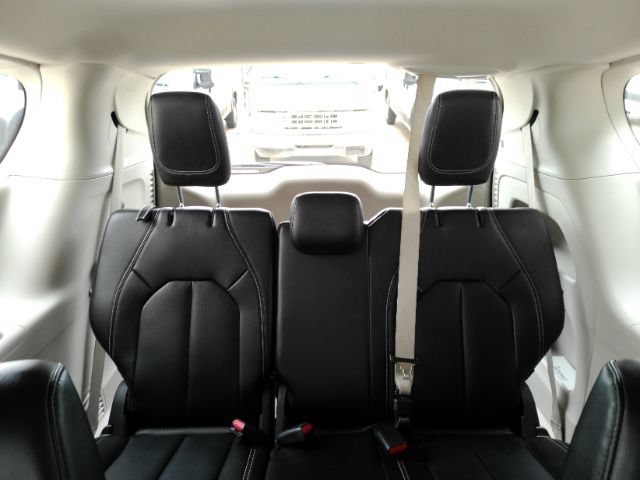 Used 2023 Chrysler Pacifica Touring-L FWD image 37