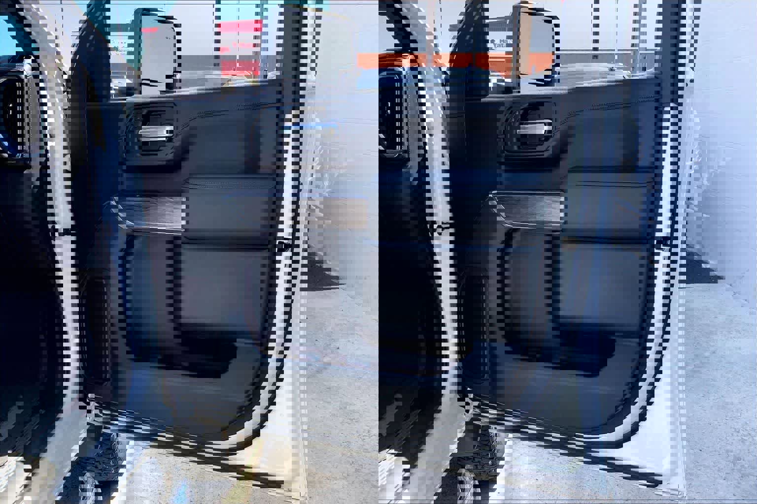 Used 2020 Chevrolet Silverado 2500 LTZ w/ LTZ Plus Package image 28