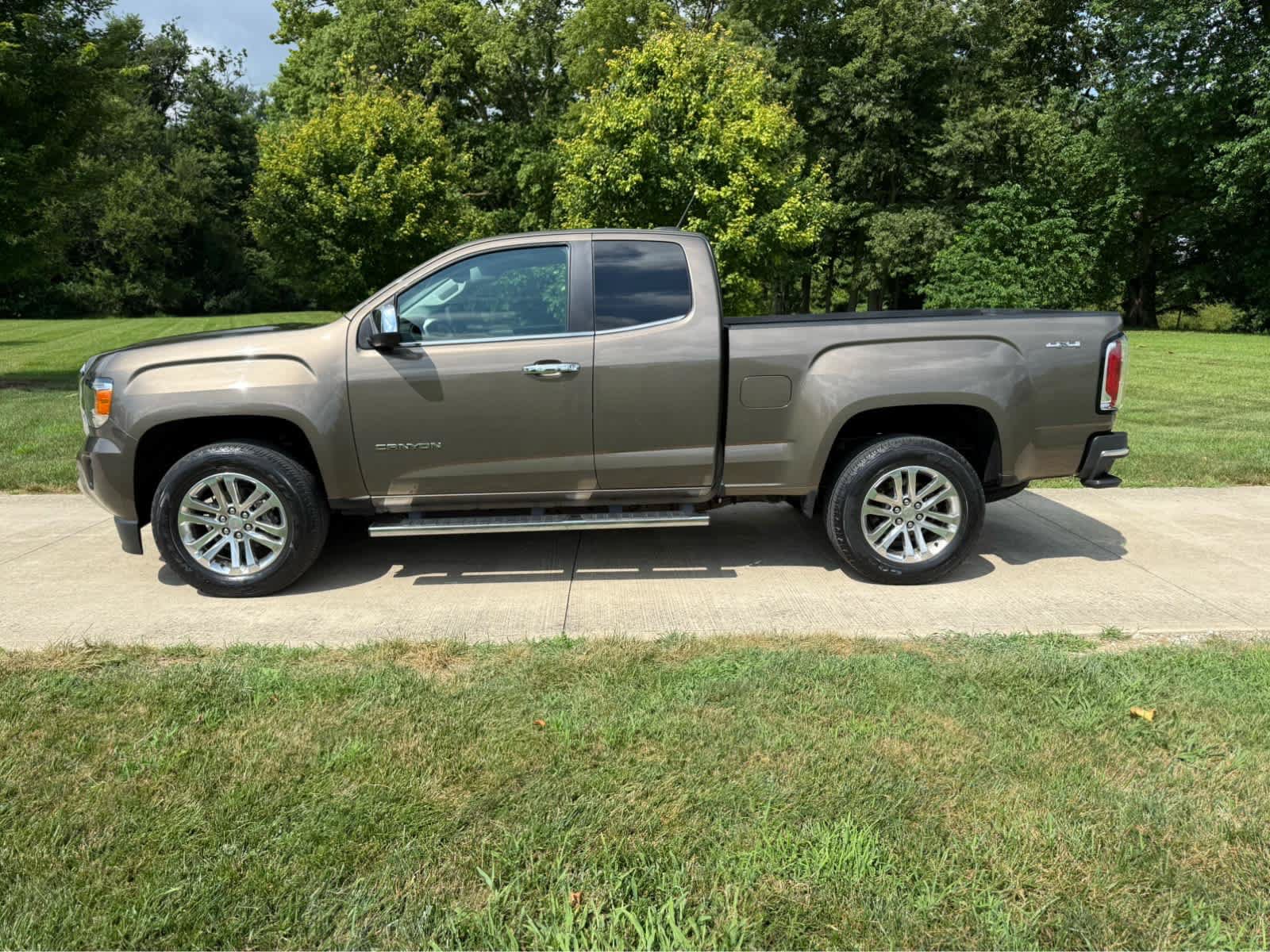 Used 2015 GMC Canyon SLT AWD/4WD image 3