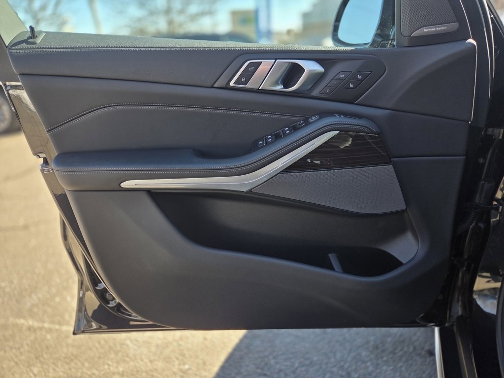 Used 2023 BMW X5 xDrive40i w/ Executive Package image 13