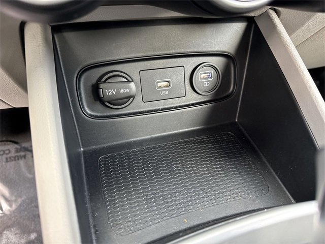 Used 2020 Hyundai Venue SEL image 21