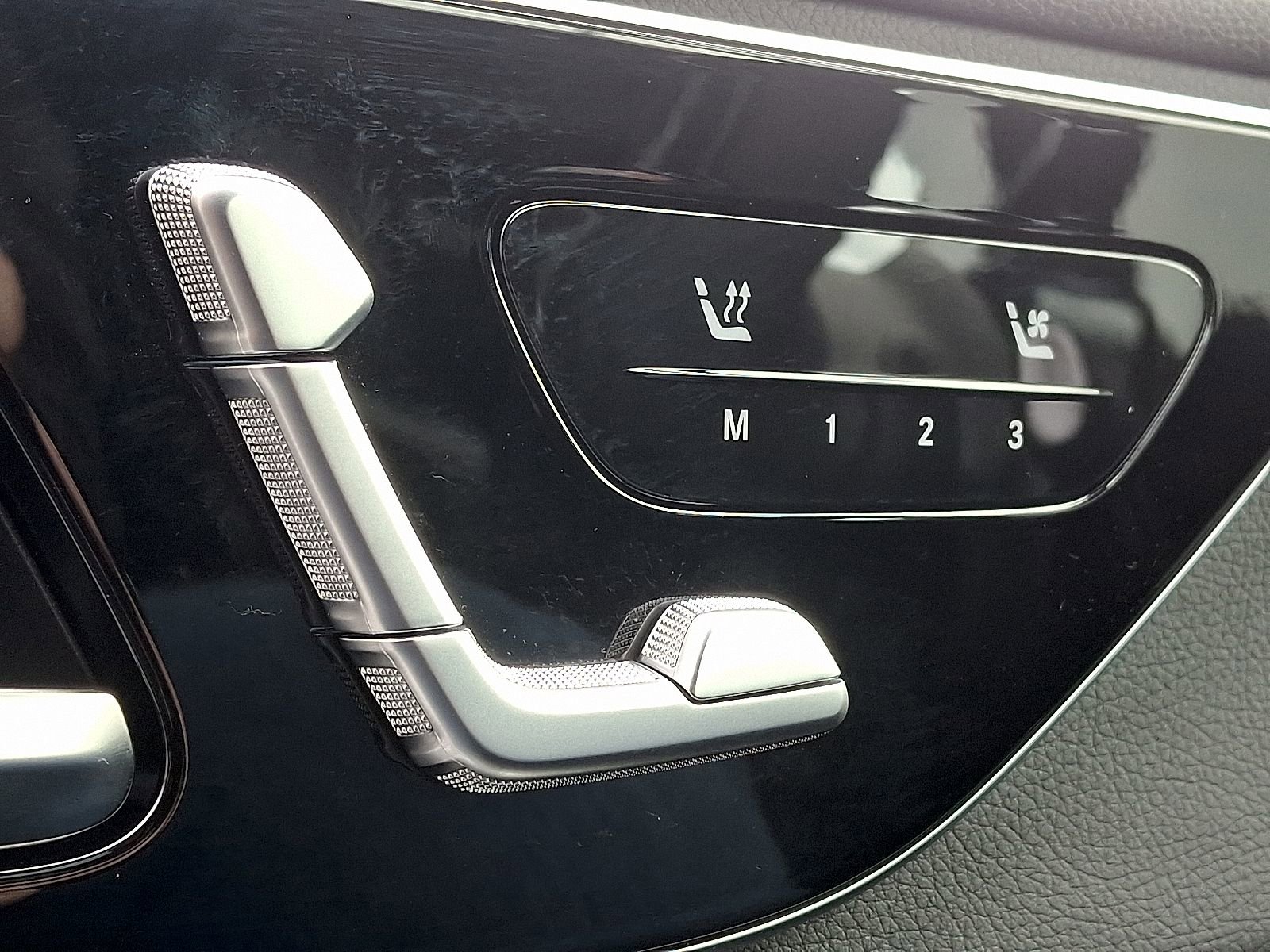 Certified 2025 Mercedes-Benz GLC 300 4MATIC image 24