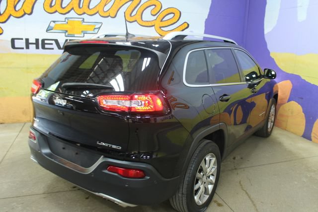 Used 2017 Jeep Cherokee Limited w/ Luxury Group AWD/4WD image 8