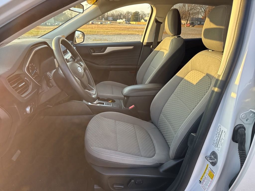 Used 2022 Ford Escape SE image 18