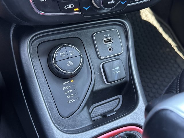 Used 2018 Jeep Compass Trailhawk w/ Leather Interior Group AWD/4WD image 33