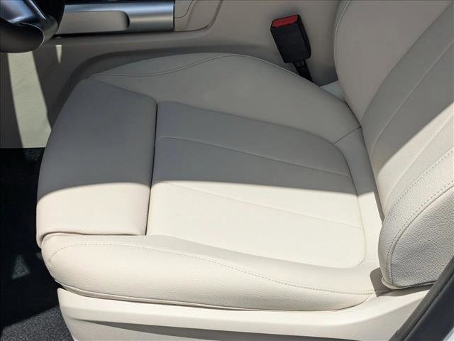 Used 2025 Mercedes-Benz GLB 250 image 4