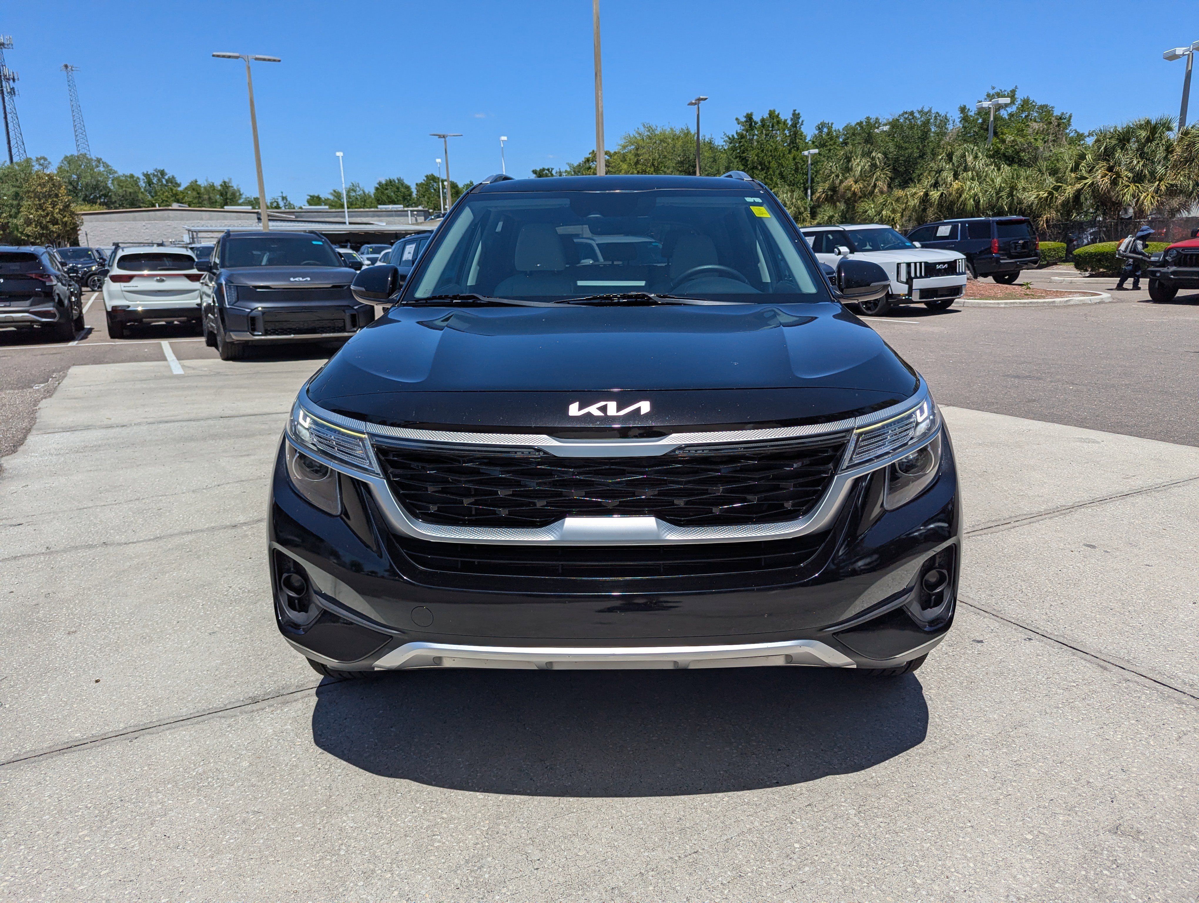 Used 2022 Kia Seltos EX AWD/4WD image 3