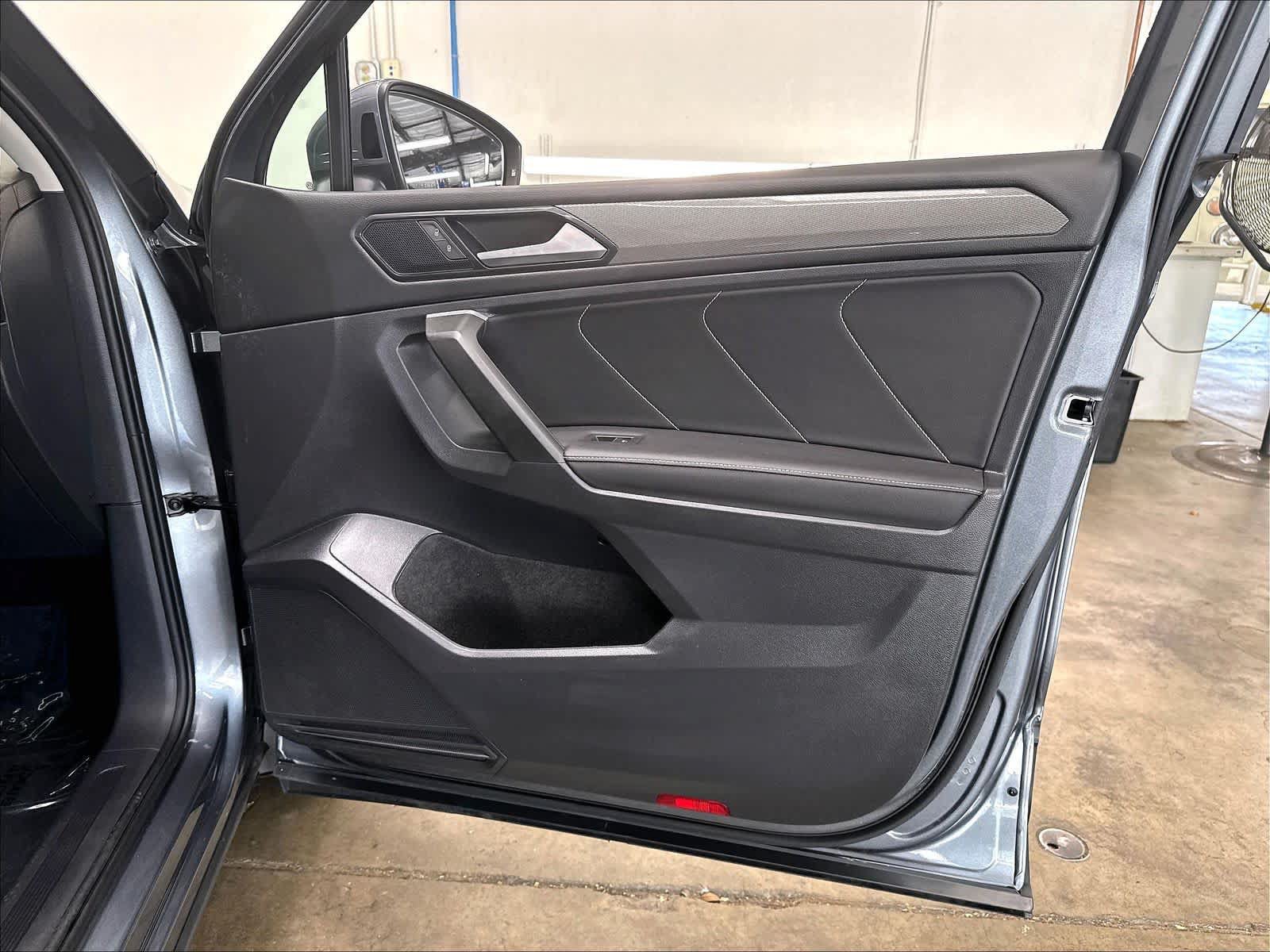 Used 2023 Volkswagen Tiguan SE FWD image 31