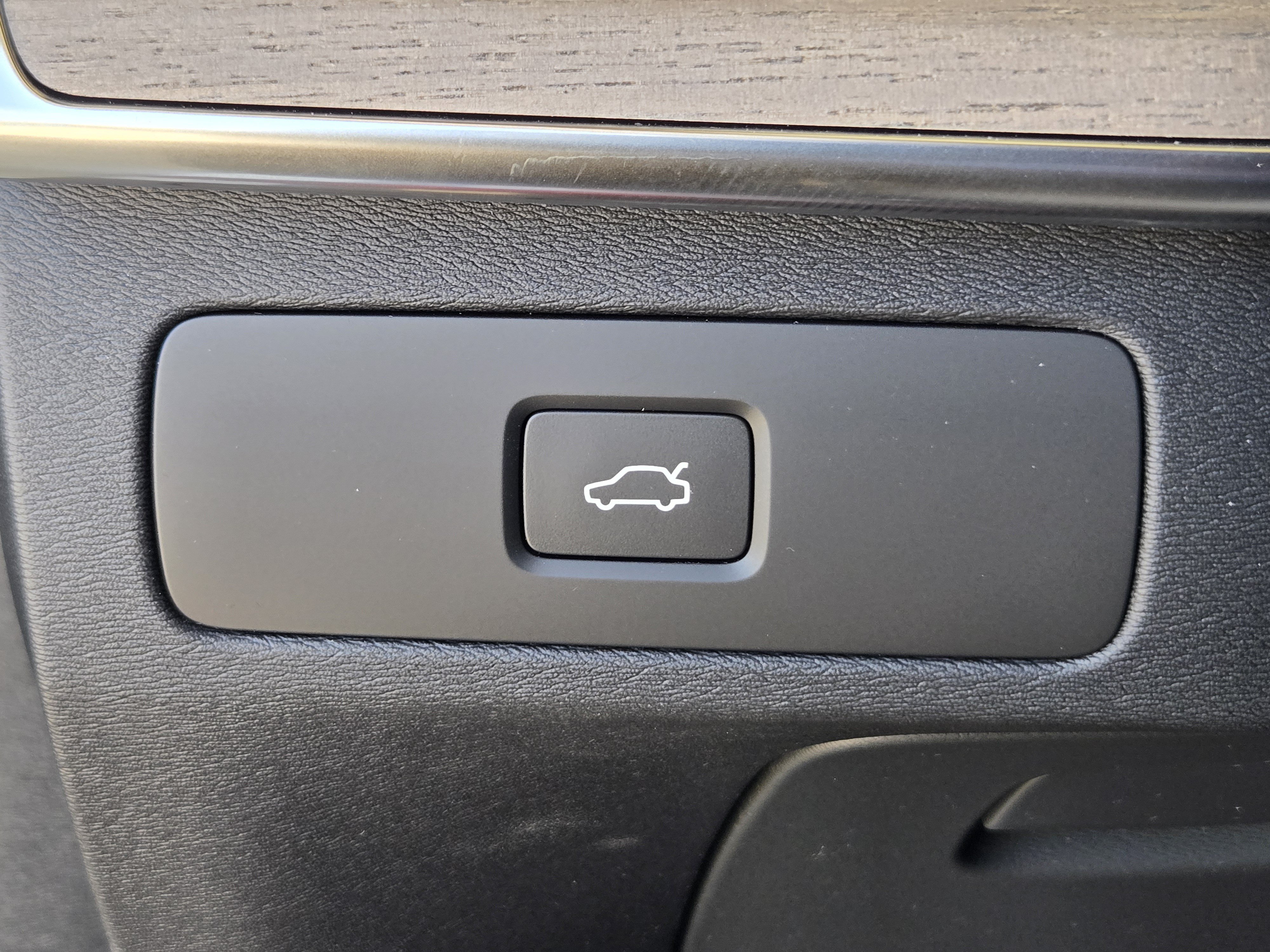 New 2026 Volvo XC90 B5 Core AWD/4WD image 17