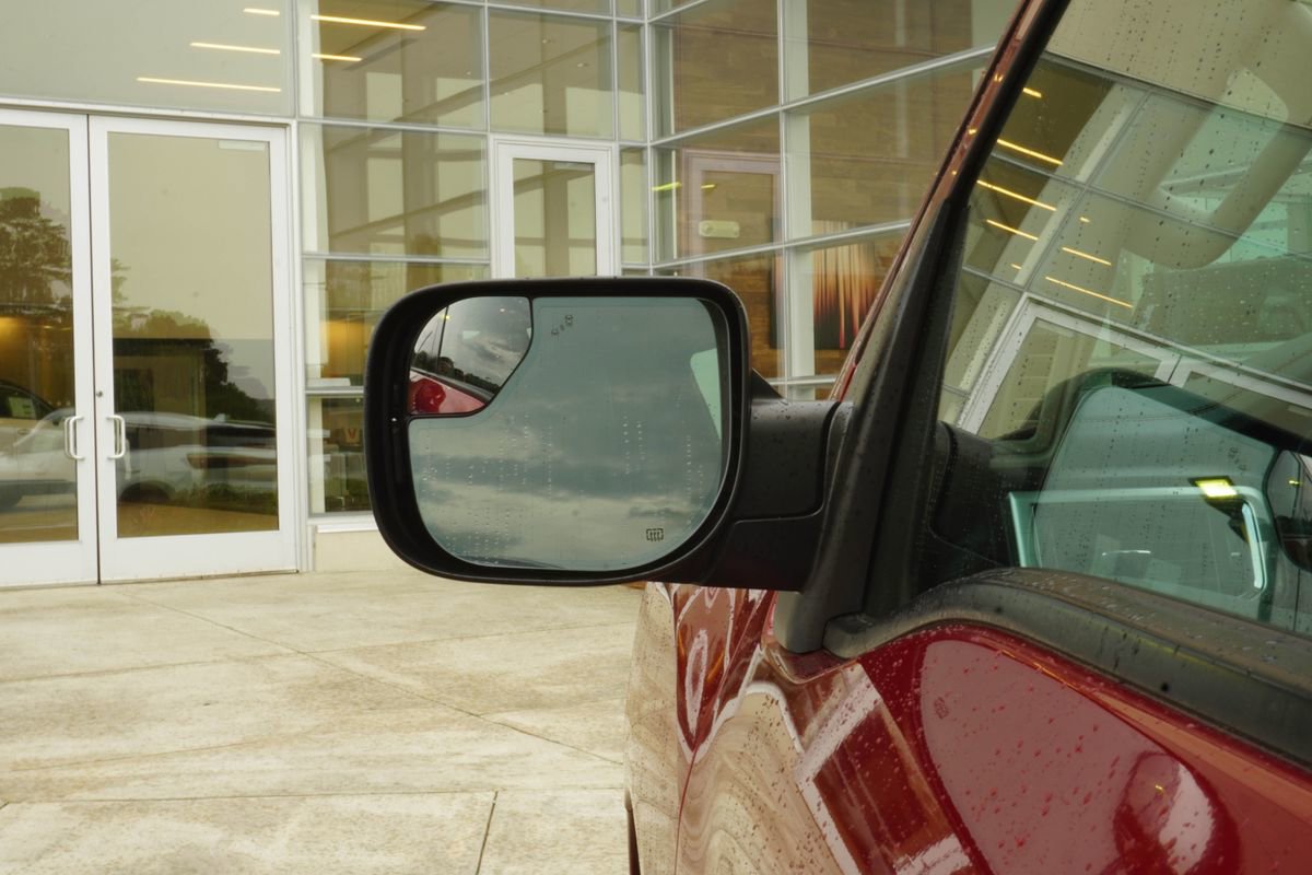 Used 2019 Nissan Titan SL AWD/4WD image 14
