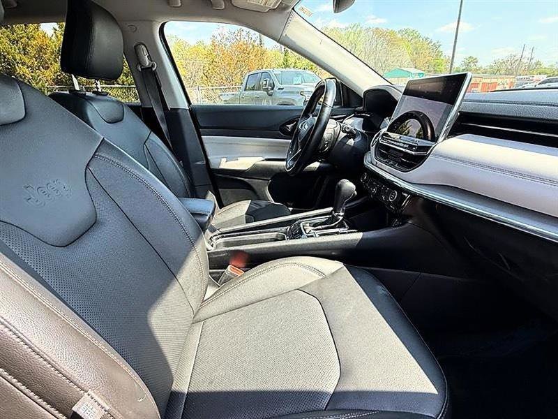 Used 2022 Jeep Compass Limited image 22