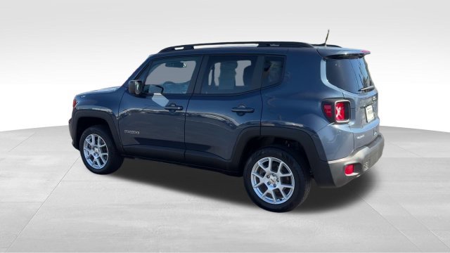 Used 2023 Jeep Renegade Latitude w/ Premium Group AWD/4WD image 4