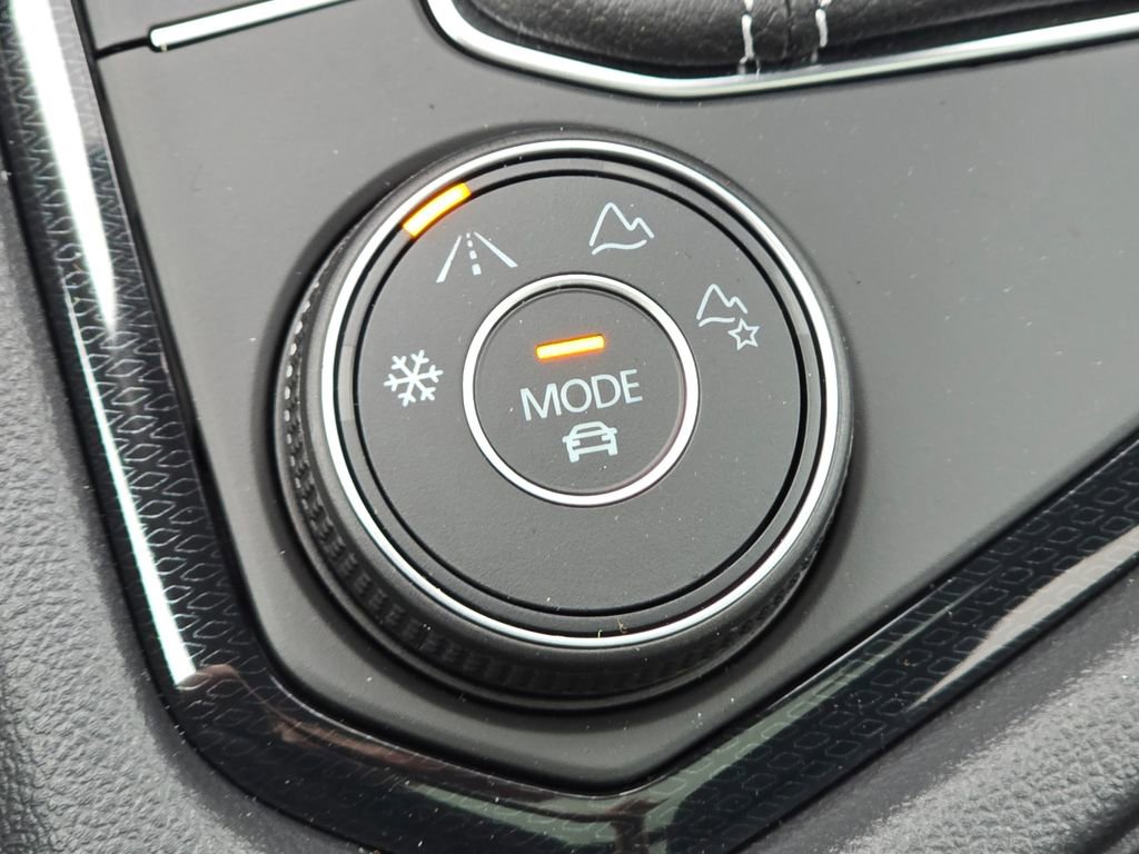 New 2026 Volkswagen Taos SEL AWD/4WD image 9
