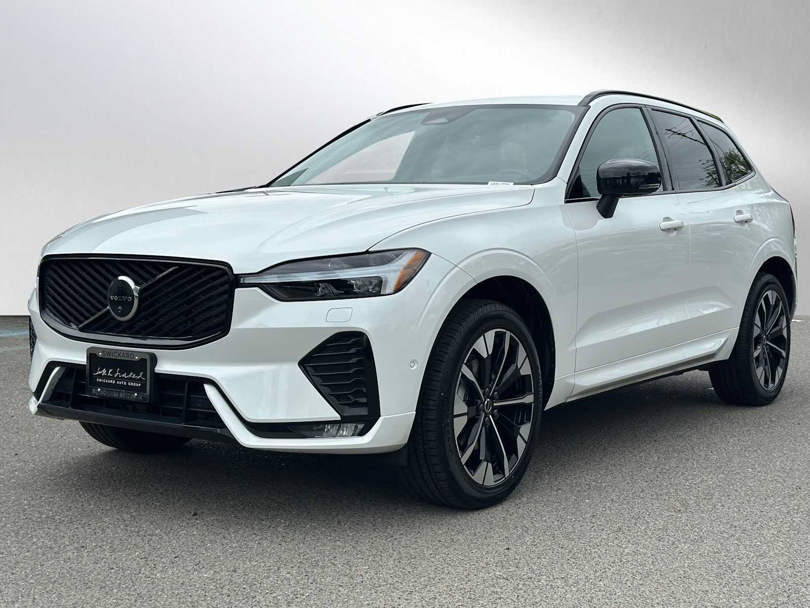 Used 2026 Volvo XC60 B5 Plus w/ Climate Package AWD/4WD image 7