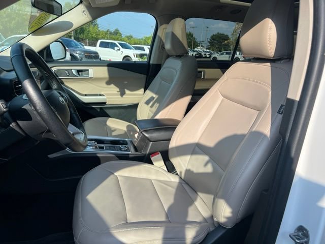 Used 2024 Ford Explorer XLT w/ Equipment Group 202A AWD/4WD image 23