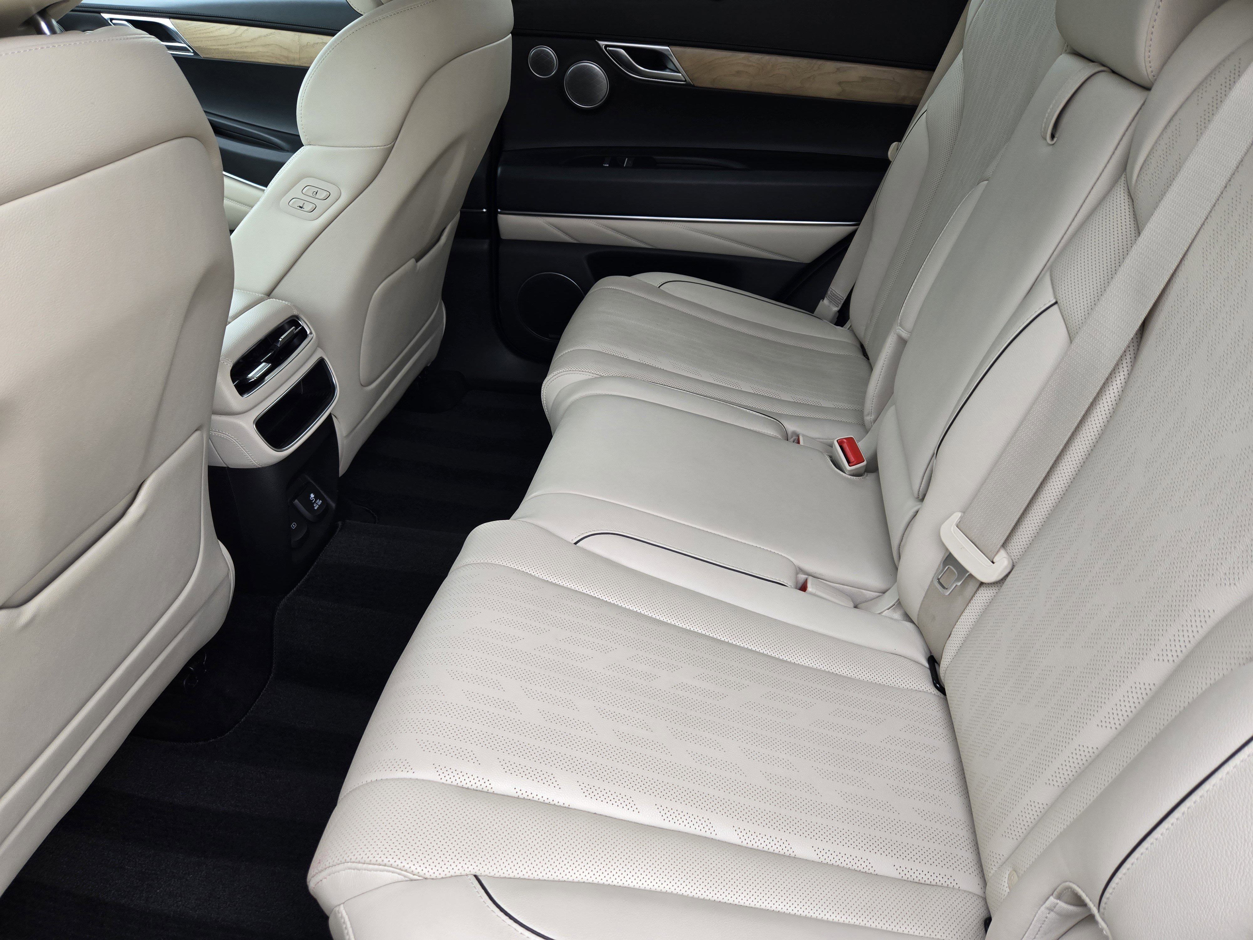 Used 2021 Genesis GV80 2.5T w/ Advanced Package 02 image 40