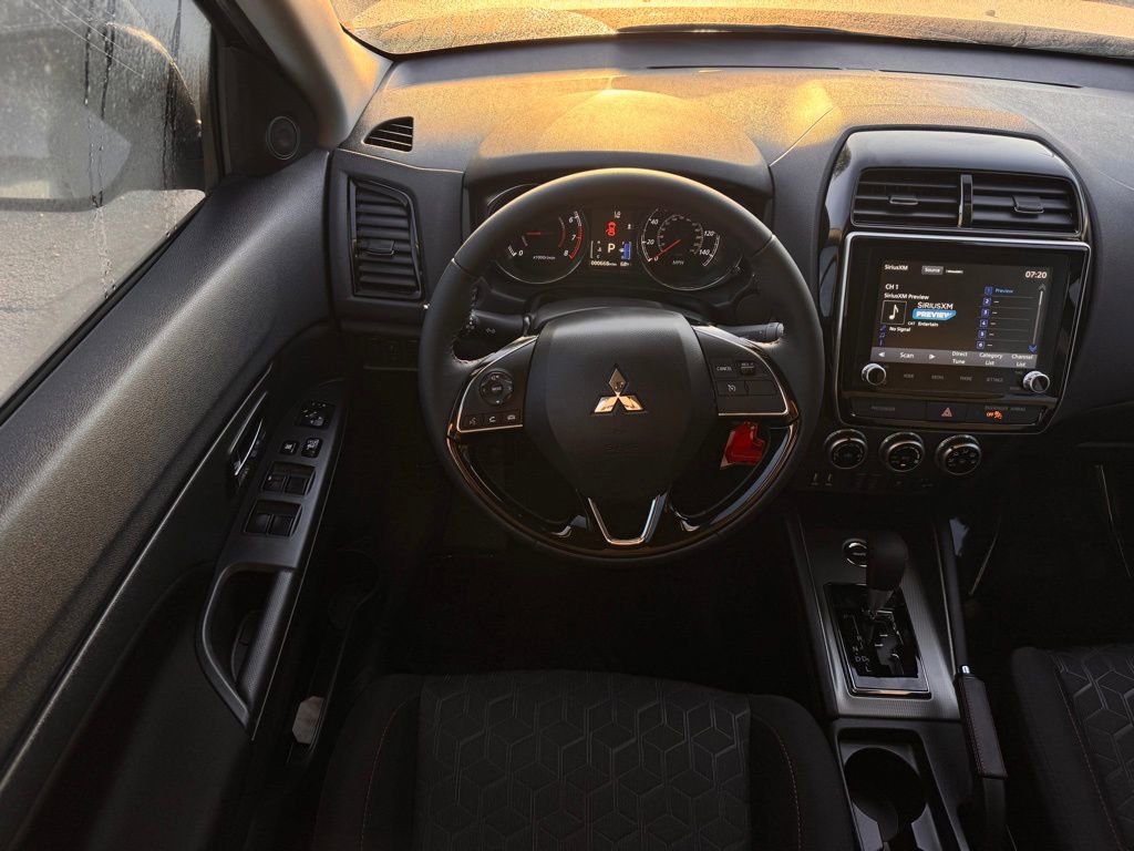 Used 2025 Mitsubishi Outlander Sport LE image 16