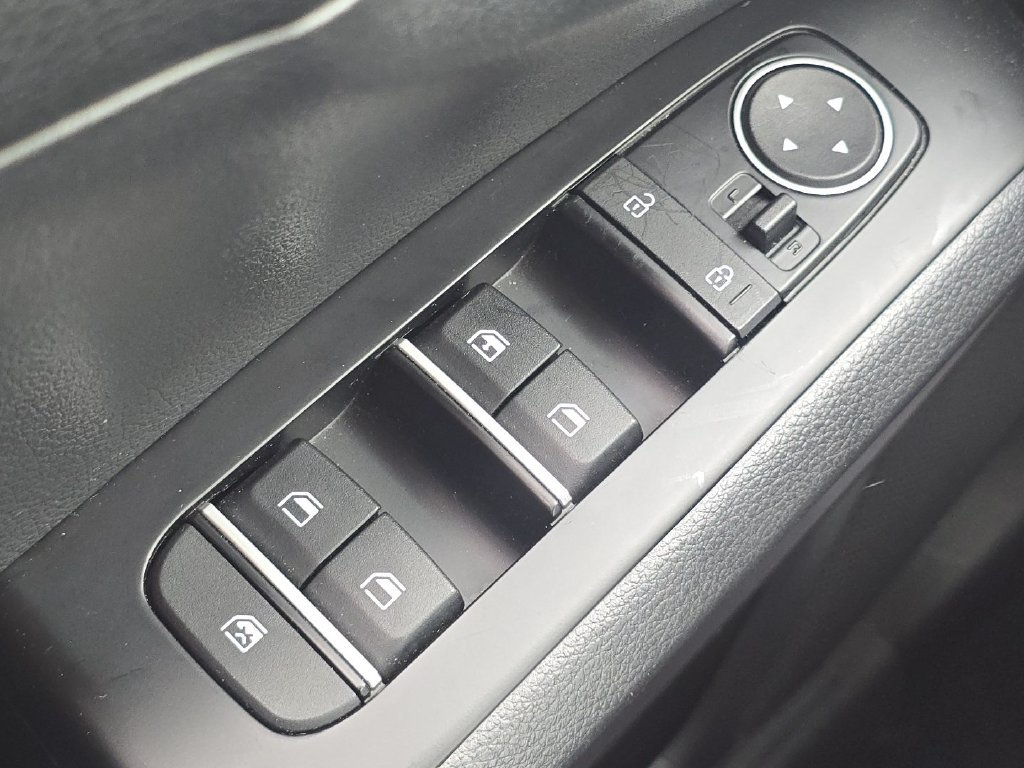 Used 2025 Kia Soul LX w/ LX Technology Package FWD image 24