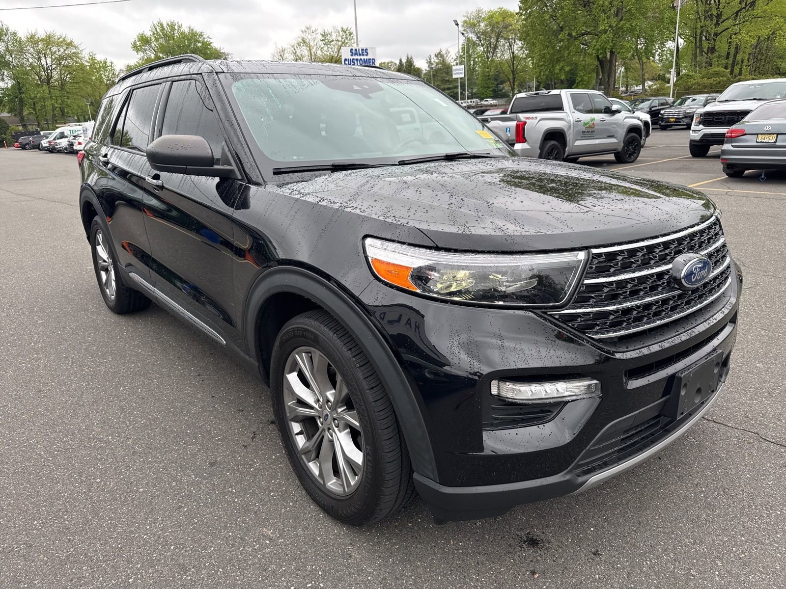 Used 2021 Ford Explorer XLT w/ Equipment Group 202A AWD/4WD image 3