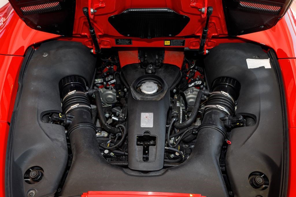 Used 2021 Ferrari F8 Spider RWD image 18