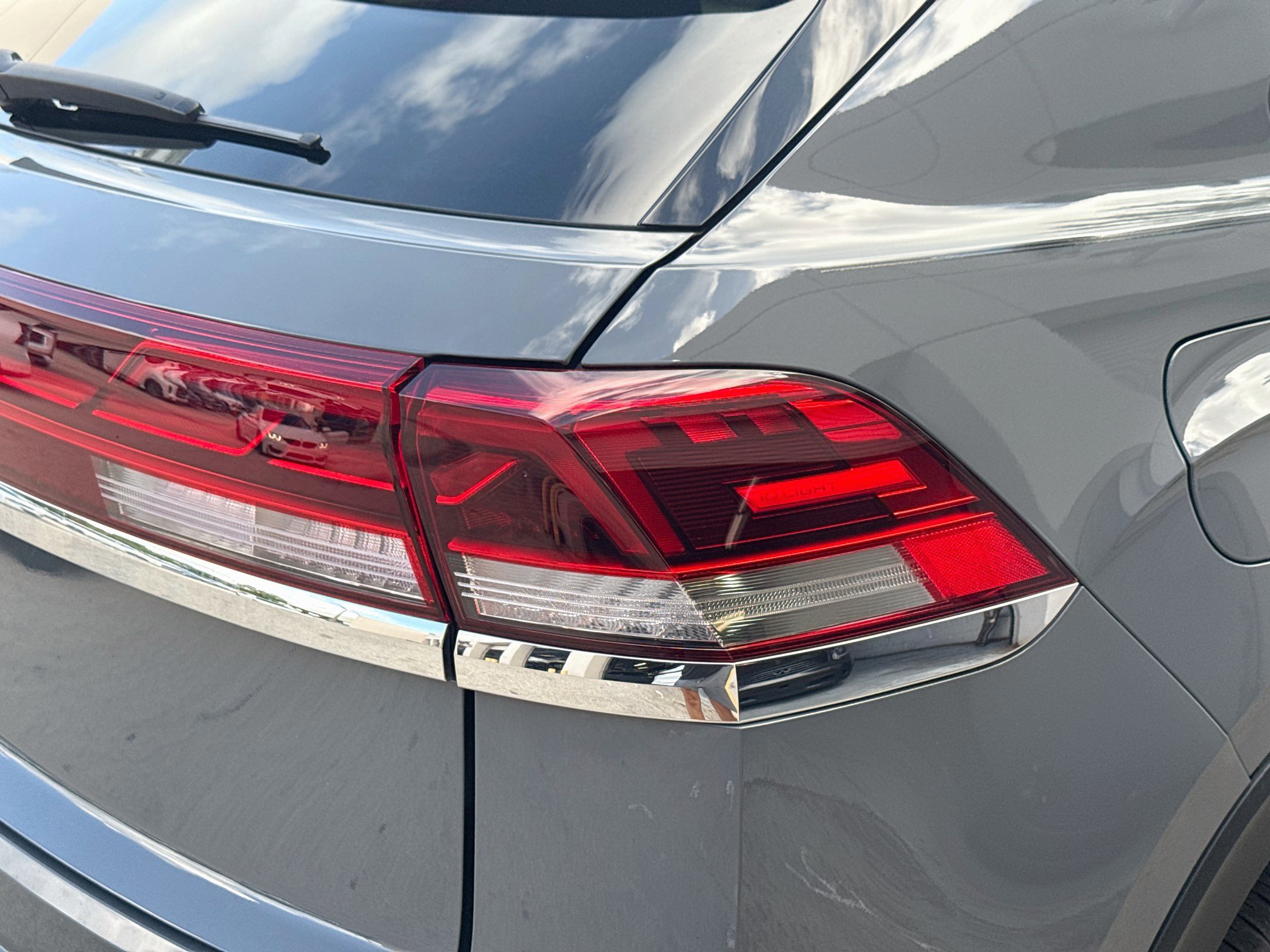 Certified 2024 Volkswagen Atlas Cross Sport SE FWD image 27