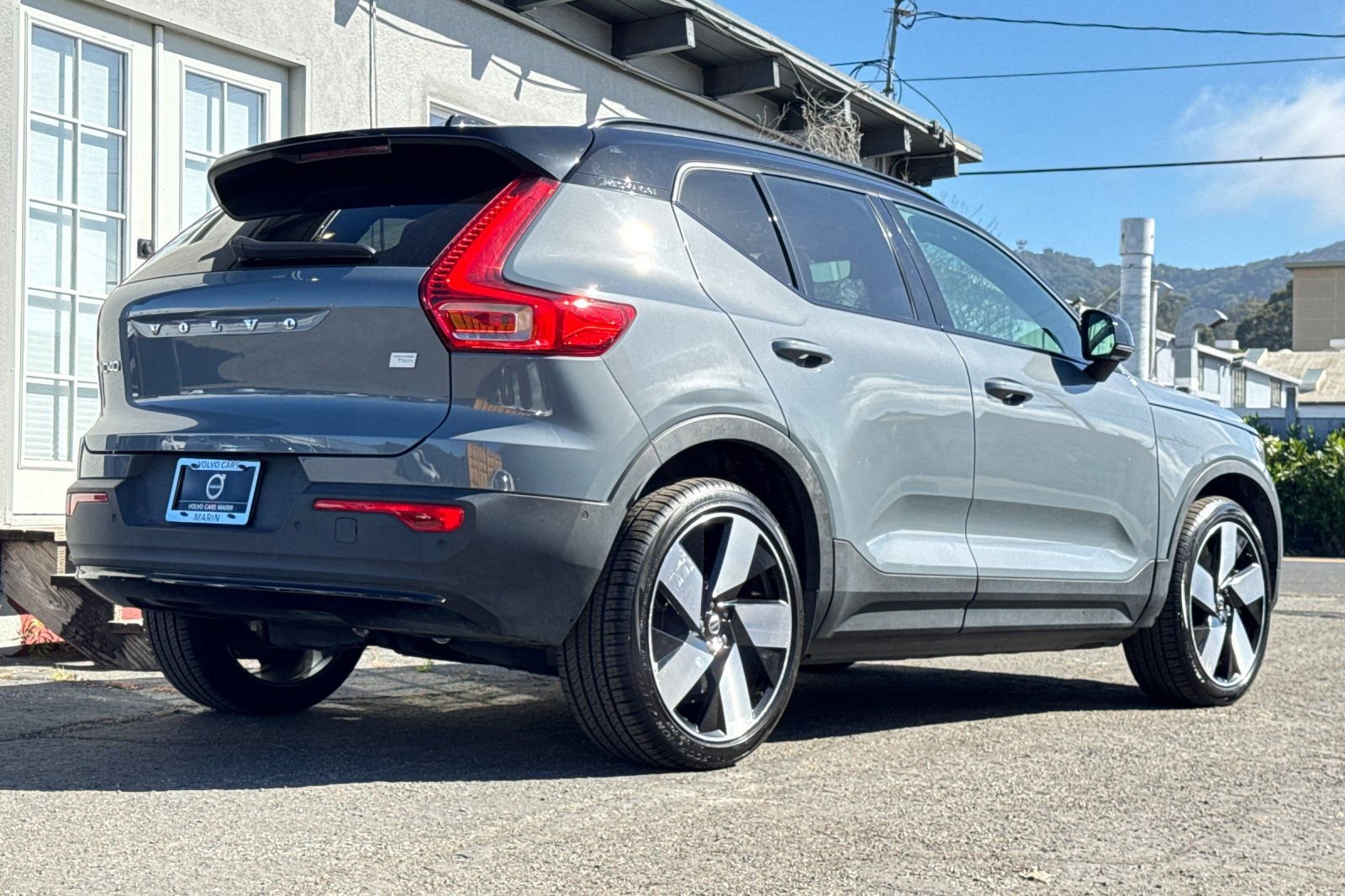 Certified 2023 Volvo XC40 Recharge Ultimate w/ Protection Package Premier AWD/4WD image 2