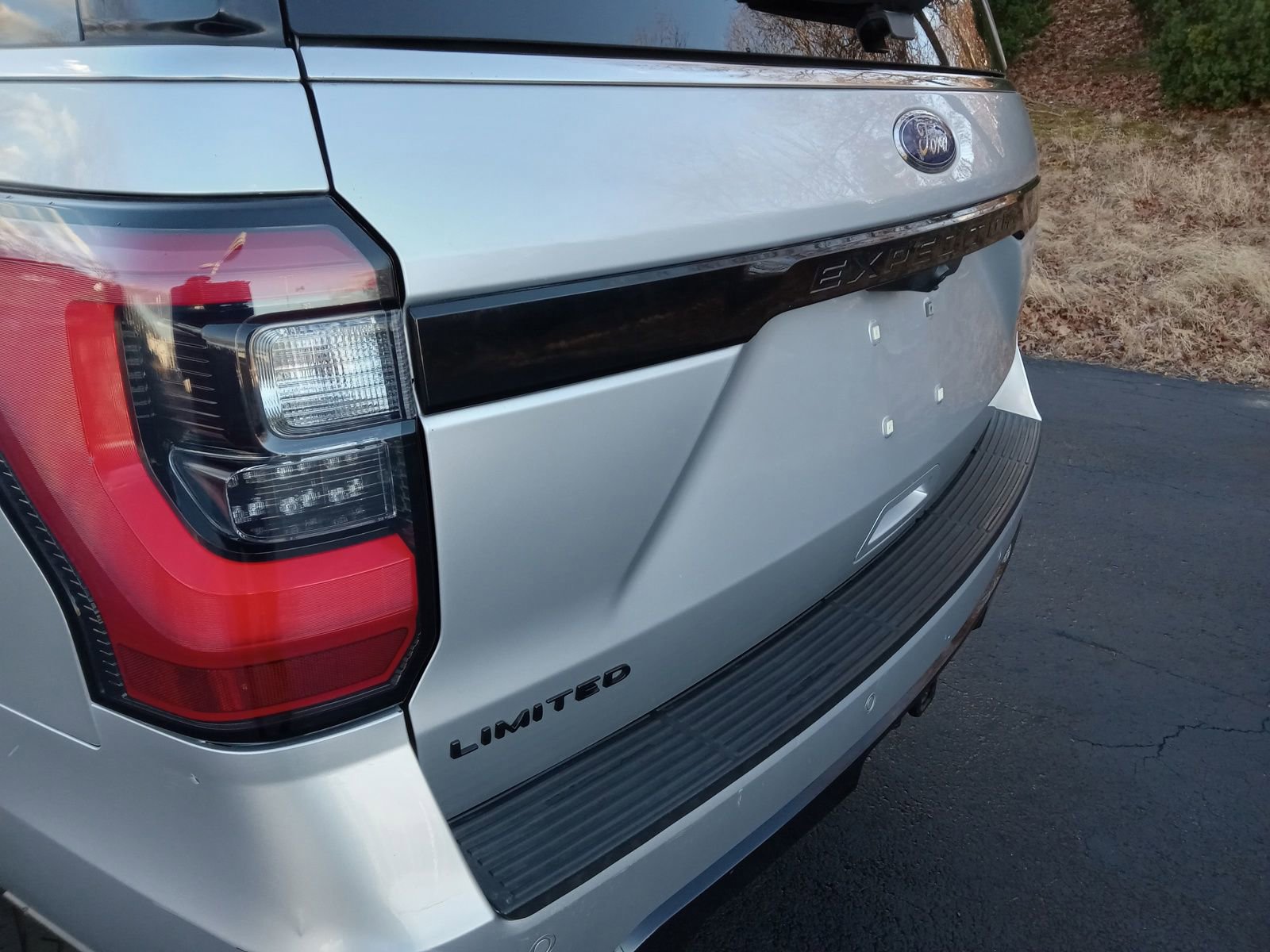 Used 2019 Ford Expedition Limited w/ Equipment Group 303A image 8