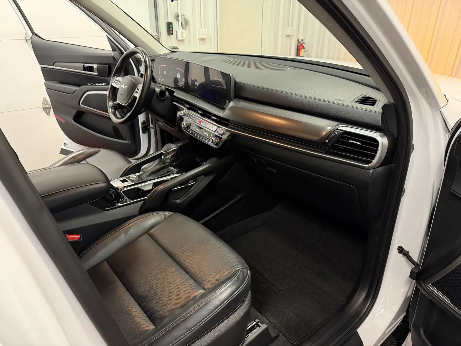 Used 2024 Kia Telluride LX FWD image 46