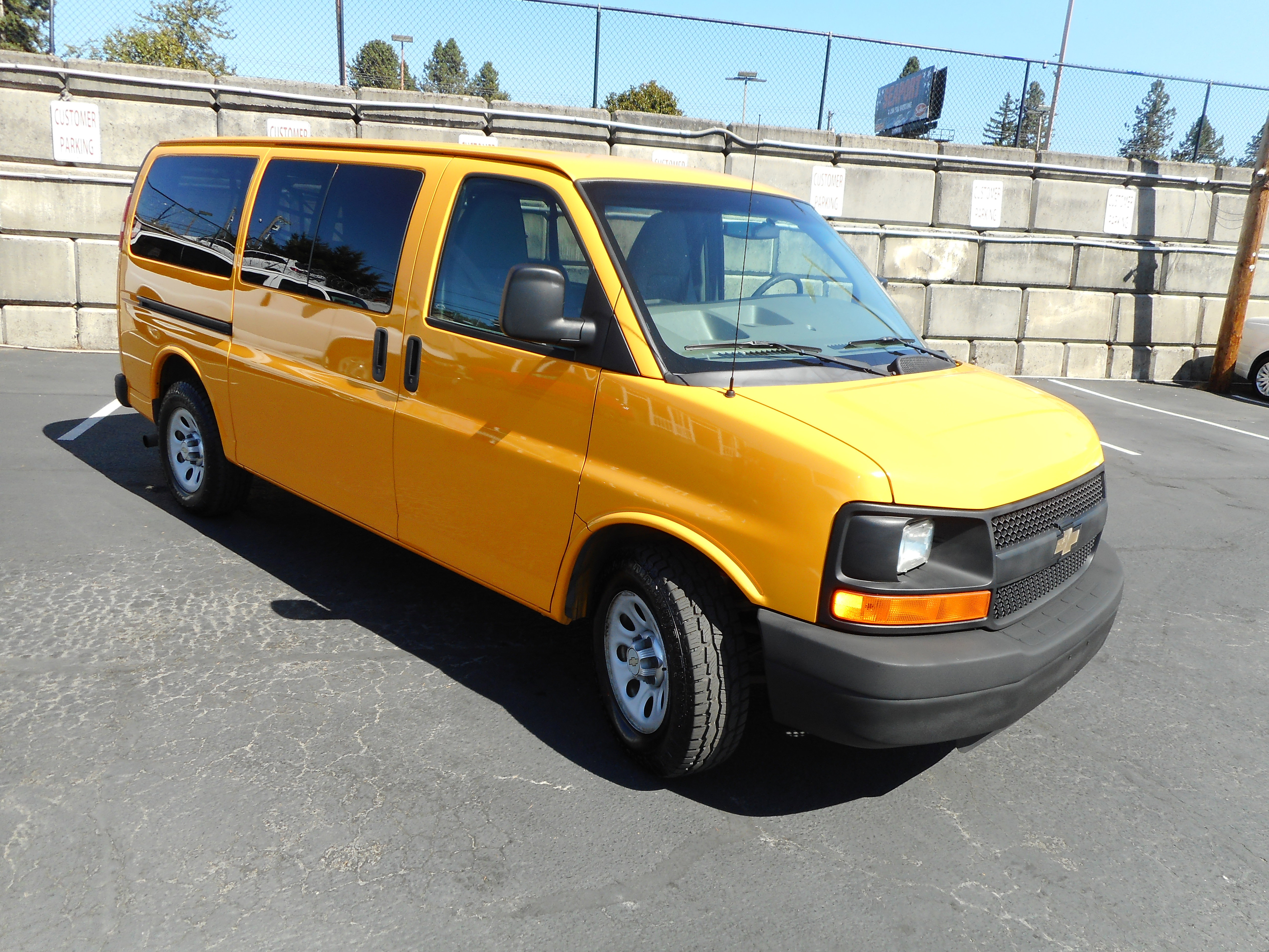 Used 2010 Chevrolet Express 1500 LS image 5
