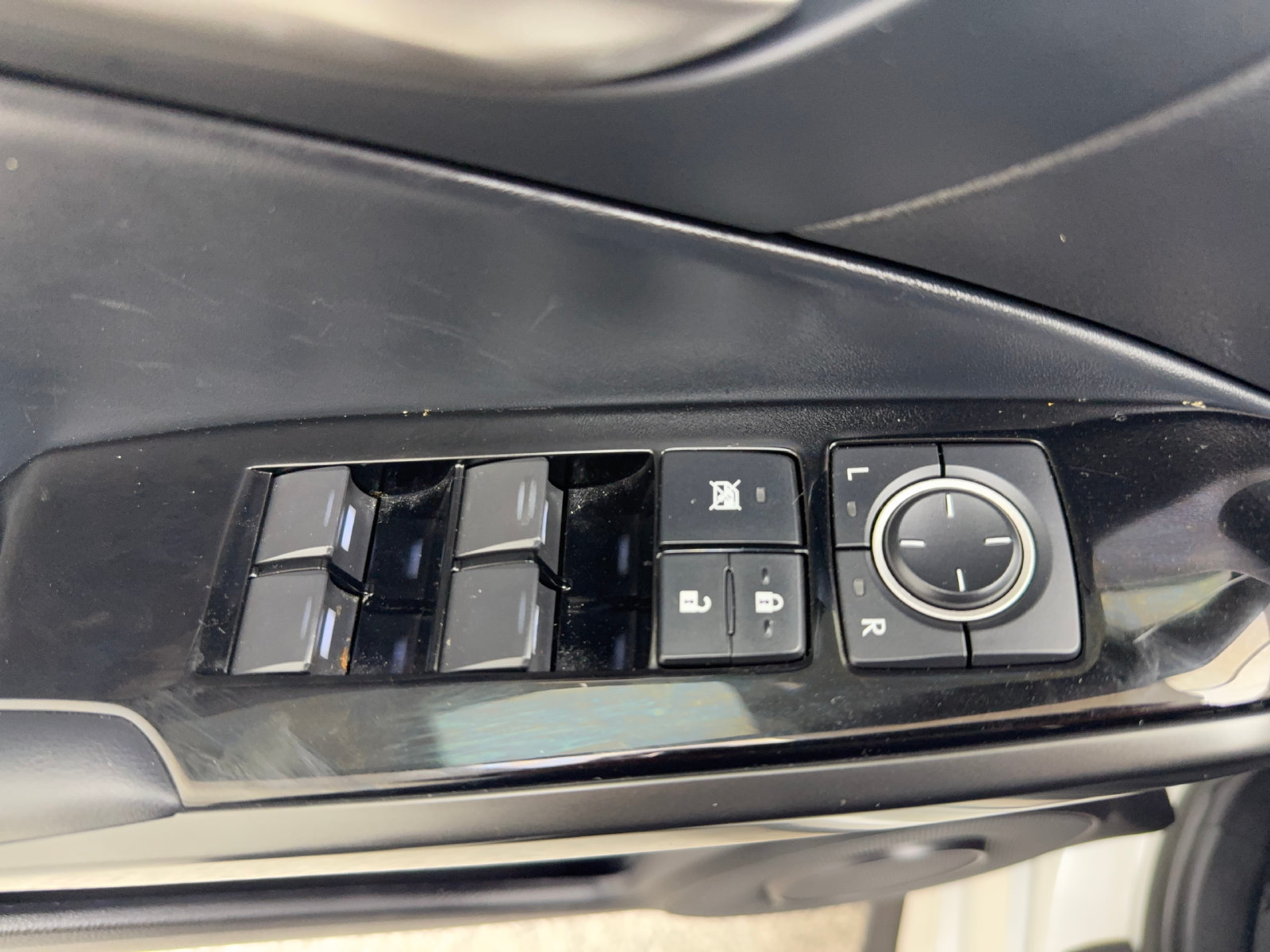 Used 2024 Lexus IS 300 w/ Comfort Package RWD image 29