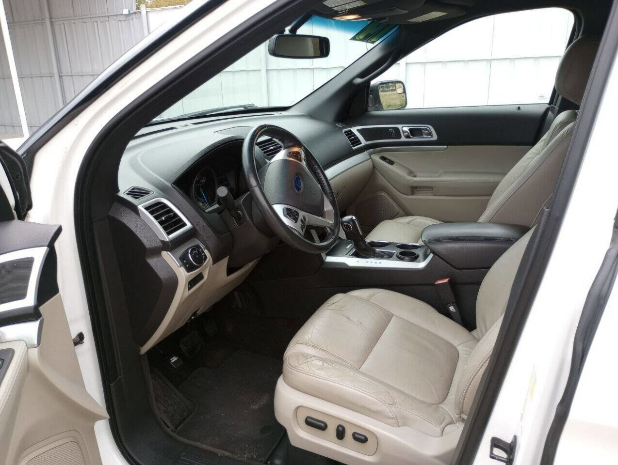 Used 2014 Ford Explorer XLT w/ Equipment Group 202A FWD image 30