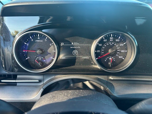 Used 2024 Kia Carnival EX FWD image 19